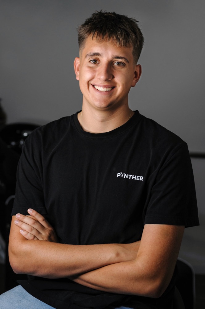 Jakub — barber, Panther holičstvo